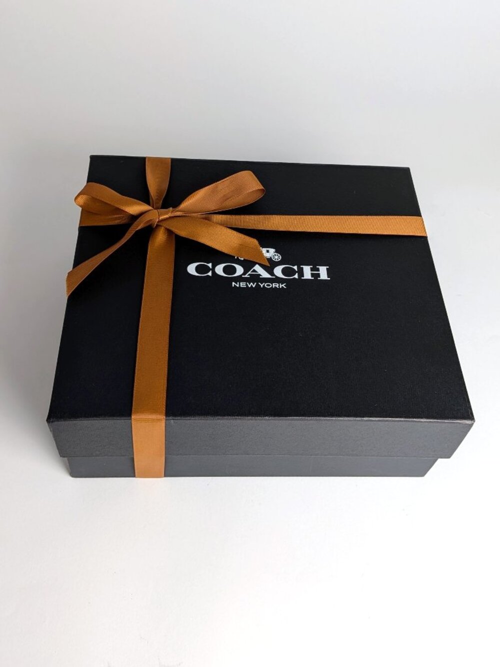 Authentic Coach Gift Box Set with Amber Ribbon & Sticker - Picture 4 of 6